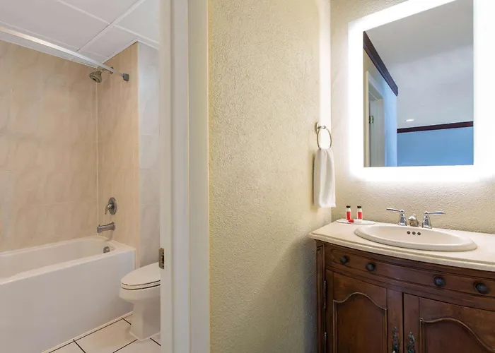 Days By Wyndham Ocean Oceanfront 3*