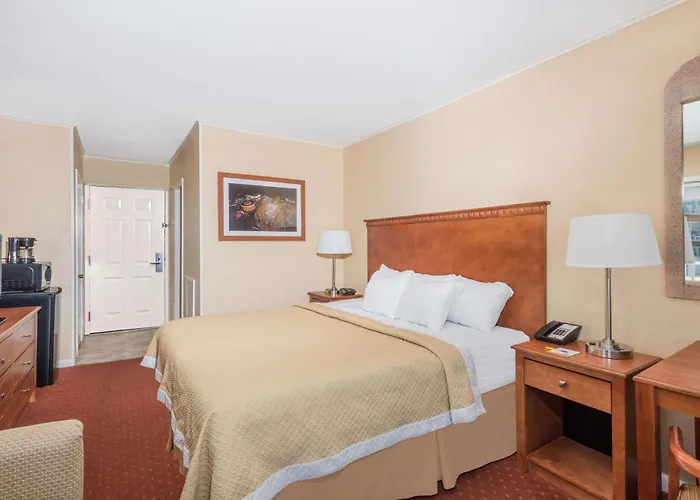 Days By Wyndham Ocean Oceanfront Hotel