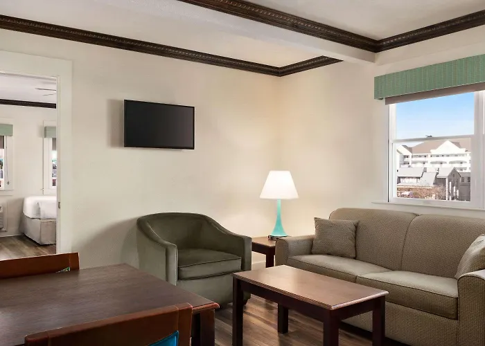 Days By Wyndham Ocean Oceanfront Hotel 3*