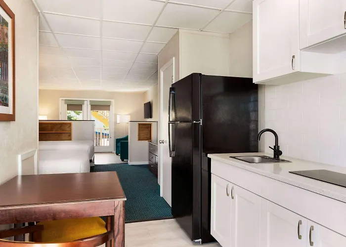 Hotel Days By Wyndham Ocean Oceanfront Ocean City